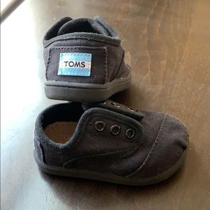 TOMS Tiny Paseo sneakers  Toddler size 4